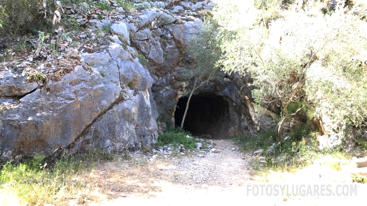 Túnel de la presa de Isbert