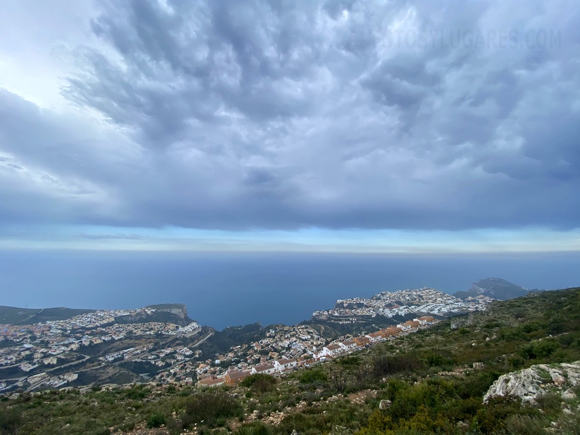 Impresionantes vistas de la costa y el mar Mediterraneo